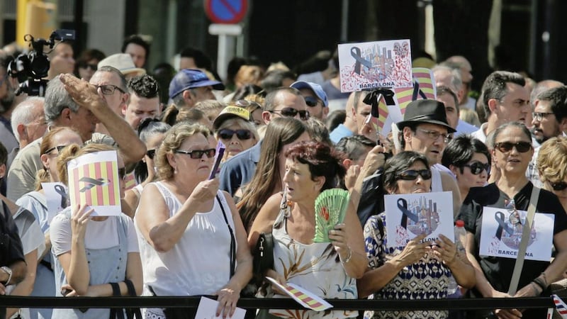 People gather for a minute of silence in memory of the terrorist attacks victims in Las Ramblas, Barcelona, Spain. (AP Photo/Manu Fernandez) 
