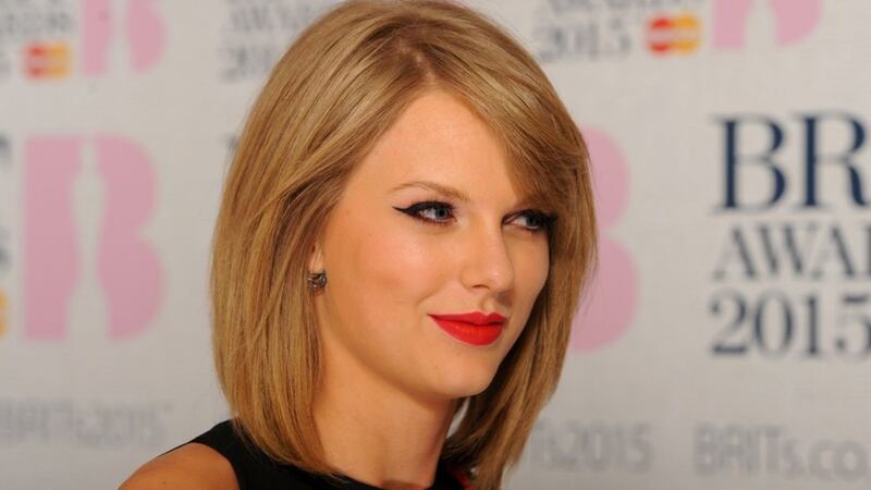 Taylor Swift sent a handwritten note to a fan who had invited her to a party.
