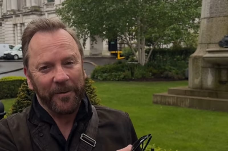 Kiefer Sutherland explores Northern Ireland history before taking to the stage in Belfast