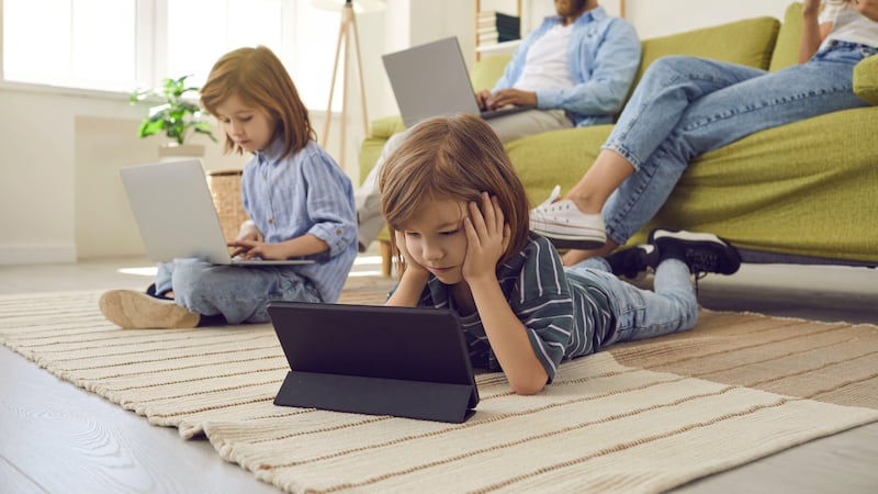 There are easy ways to reduce screen time while children are off school