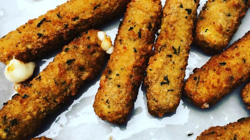 There has never been a takeaway order more relatable than this guy's mass order of mozzarella sticks