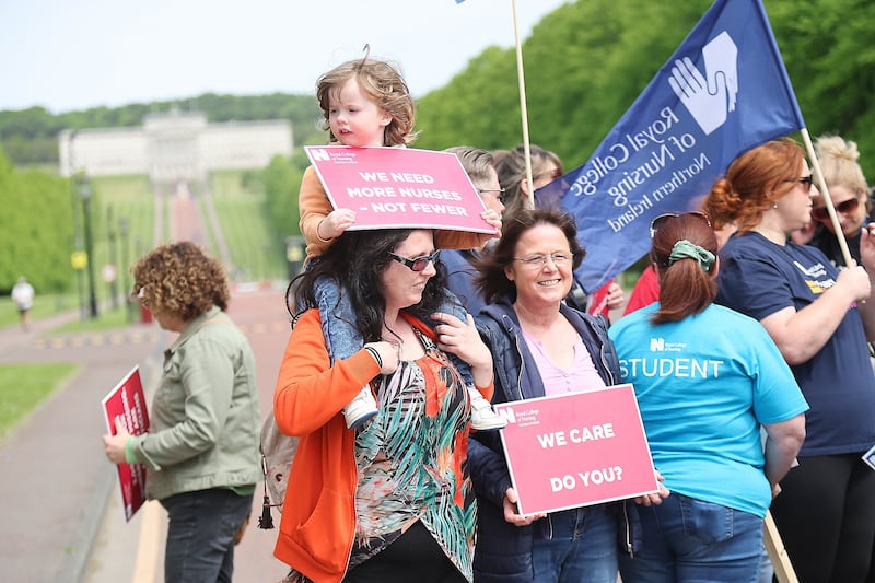 Nurses protest over pay at Stormont