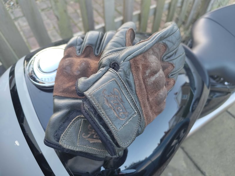 The Rodeo glove has a more traditional design