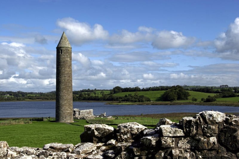 A monastery was established on Devenish Island on Lower Lough Erne in the 6th century, with the famous round tower dating from the 12th century 