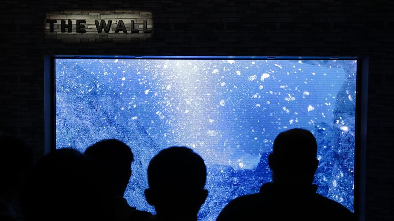 Big TV manufacturers have been showing off a range of televisions with super-sharp screens at the CES.