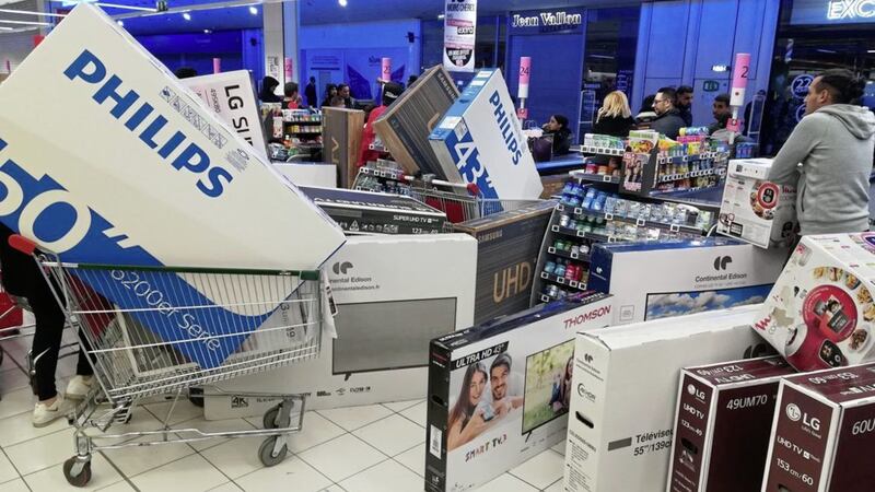 A supermarket in Montpelier advertised TVs for &euro;30.99 &ndash; the price tag should have read &euro;399. Picture from Twitter, @viaOccitanieTV 