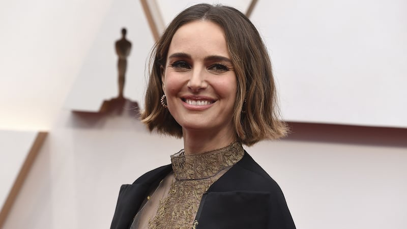 Natalie Portman’s outfit pays tribute to female directors.