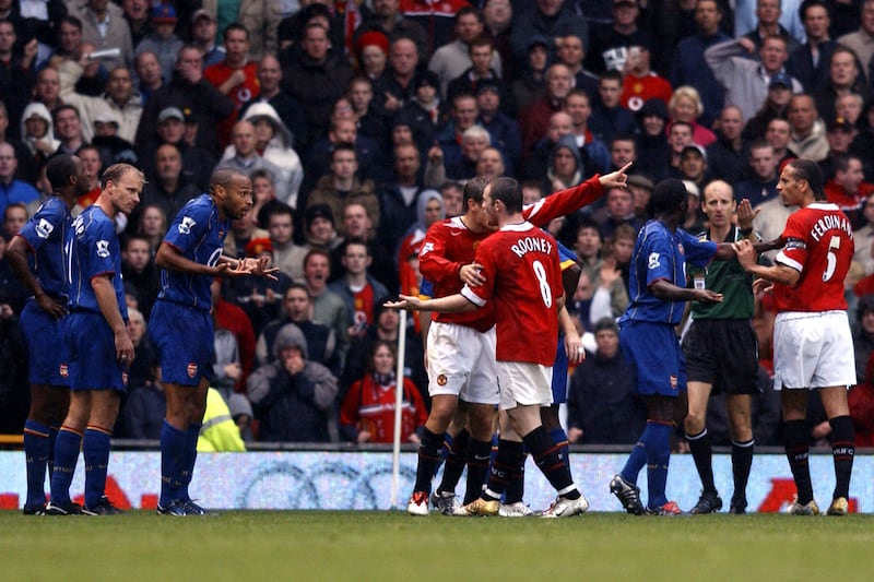 Manchester United and Arsenal contest a Premier League fixture