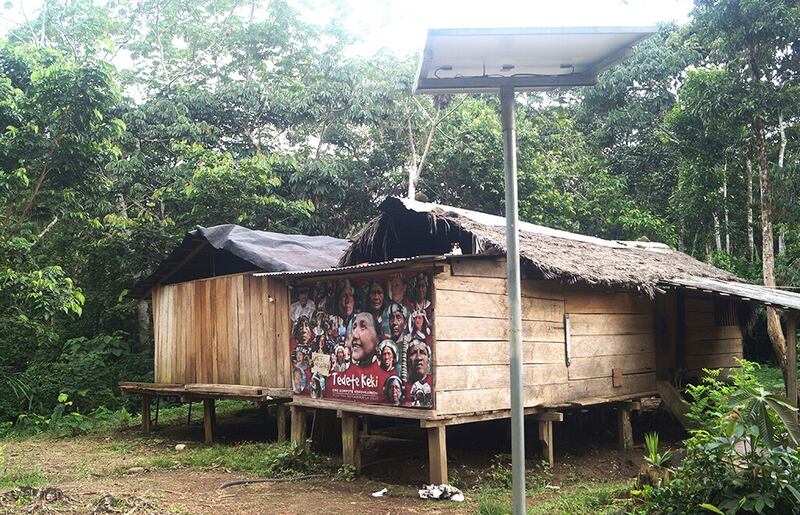 A solar panel next to one of the houses in the Teweno community. Photograph by Emilia Paz y Miño for GK.