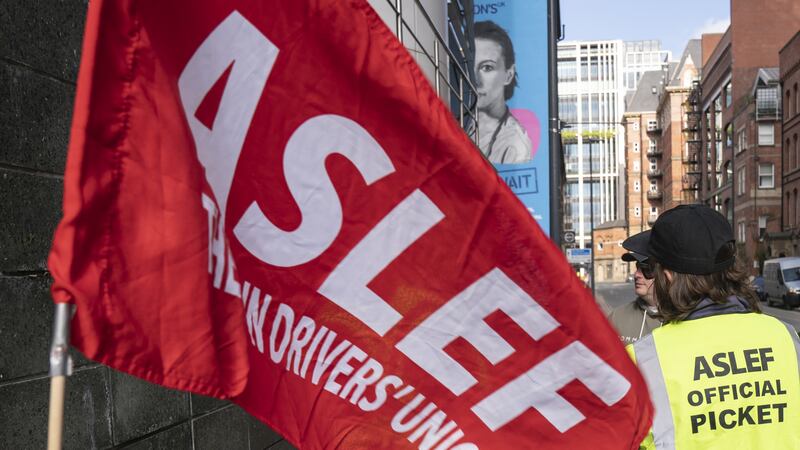 Aslef members have called for a six-day ban on overtime