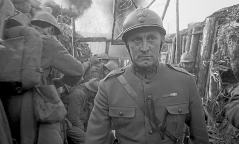 Kirk Douglas in the trenches as Dax 