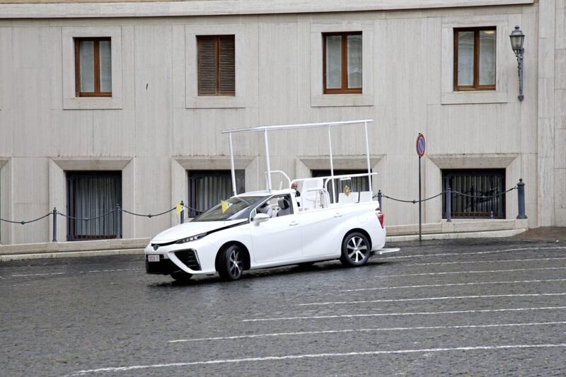 Toyota Mirai - the hydrogen popemobile 