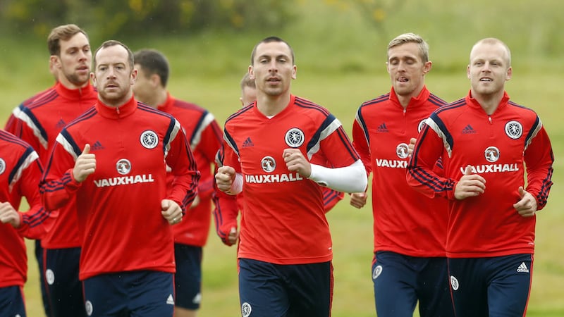 Scott Brown (middle) trains with Scotland teammates in 2015