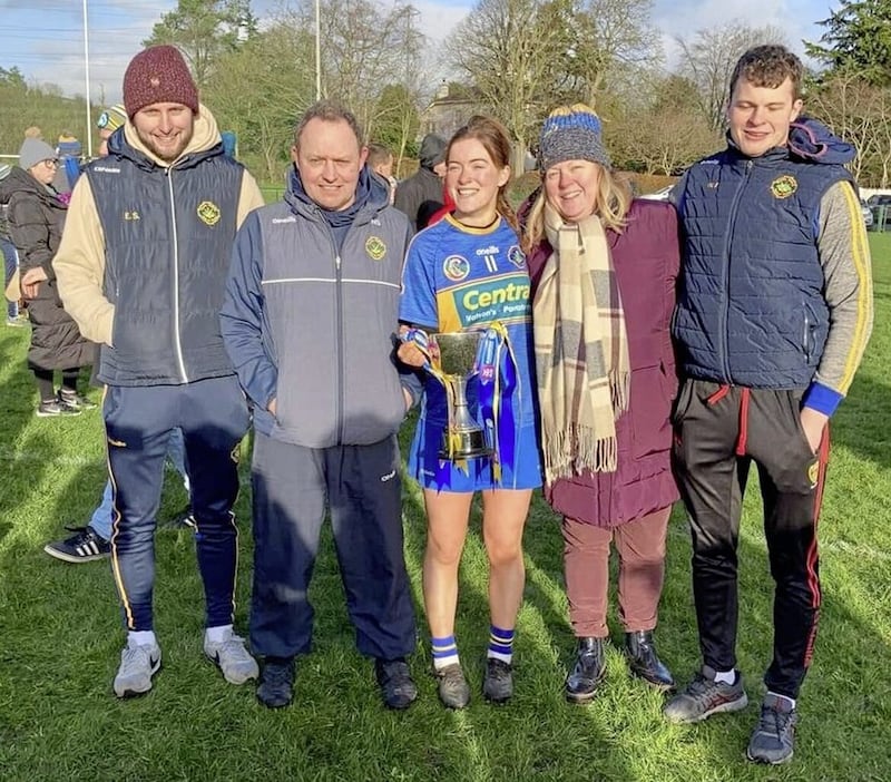 Saoirse Sands celebrates Potrtaferry&#39;s 2022 Ulster intermediate title success with parents Noel and Anne, and brothers Eoghan and Daithi 