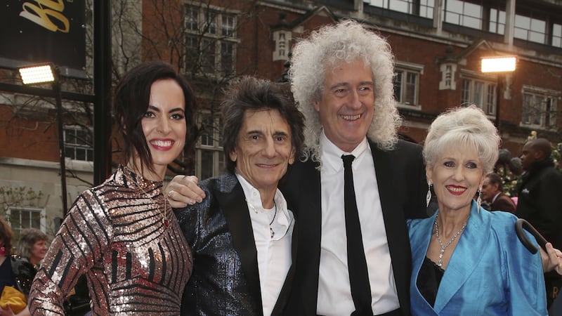 The guitarists posed for a photograph together as they attended the London ceremony.