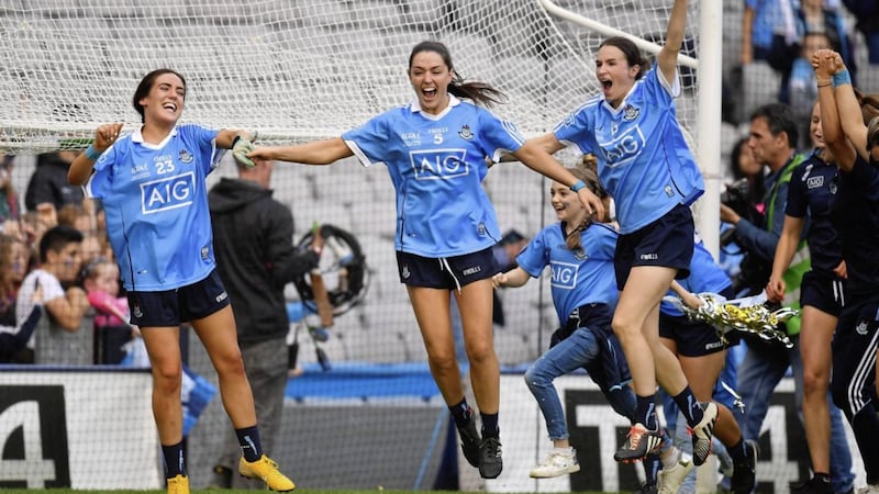 16 September 2018; Dublin players, from left, Hannah O&#39;Neill, Sin&eacute;ad Goldrick and Sinead Aherne celebrate after the TG4 All-Ireland Ladies Football Senior Championship Final match between Cork and Dublin at Croke Park, Dublin. Photo by Brendan Moran/Sportsfile 