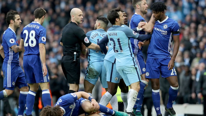 Match referee Anthony Taylor looks on as Chelsea's Gary Cahill (second right) and Manchester City's David Silva (third right) hold back Chelsea's Nathaniel Chalobah (right) and Manchester City's Sergio Aguero (centre) fouls Chelsea's David Luiz (bottom)&nbsp;