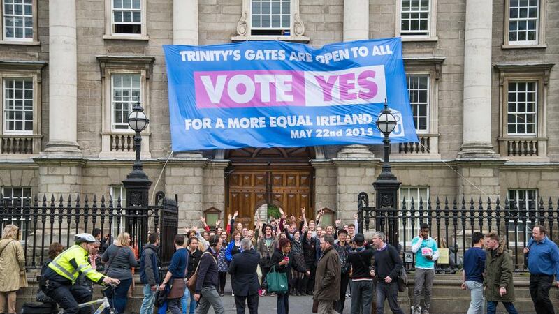 Trinity College Dublin students put up banner in favour of gay marriage 