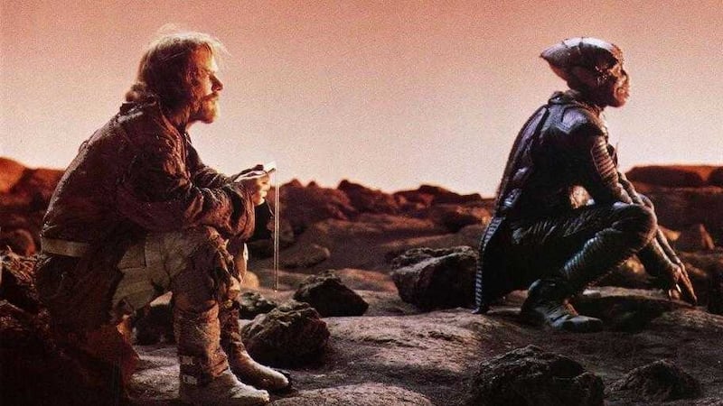 Dennis Quaid and Louis Gosset Jrn in Enemy Mine &ndash; where there&#39;s more than a touch of Robinson Crusoe On Mars 