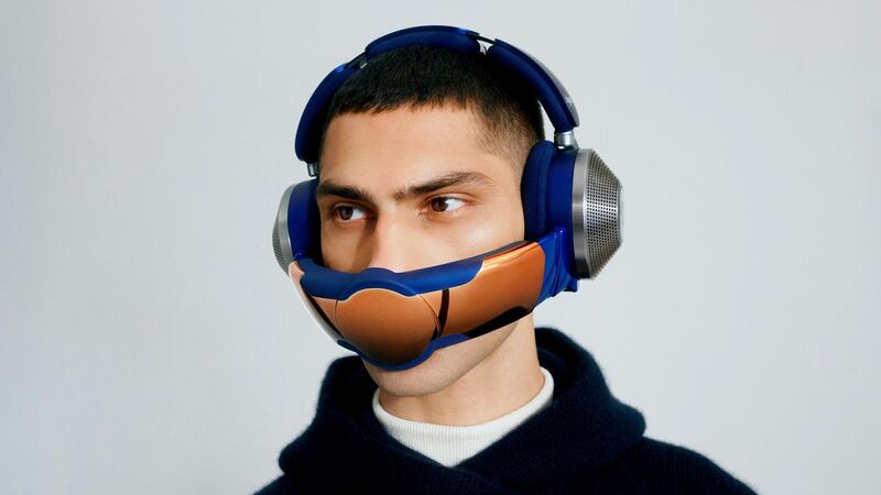 The headphones come with a visor that covers the user’s nose and mouth and supplies them with filtered air.