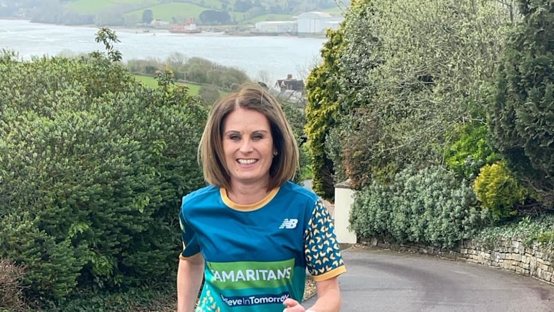 A woman running the TCS London Marathon on the anniversary of her father’s death is raising money for the “life-saving” work of Samaritans