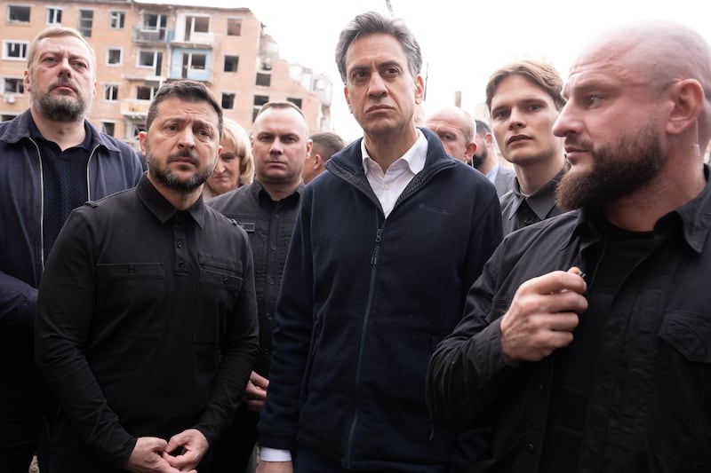 Foreign Secretary Miliband urges support for Ukraine’s Zelensky
