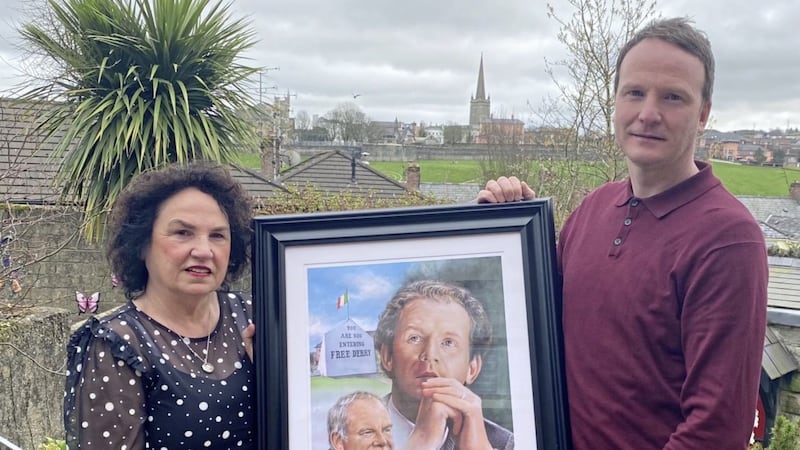 Martin McGuinness&#39;s widow Bernie and their son Fiachra with Tony Bell&#39;s new portrait of the former deputy first minster 
