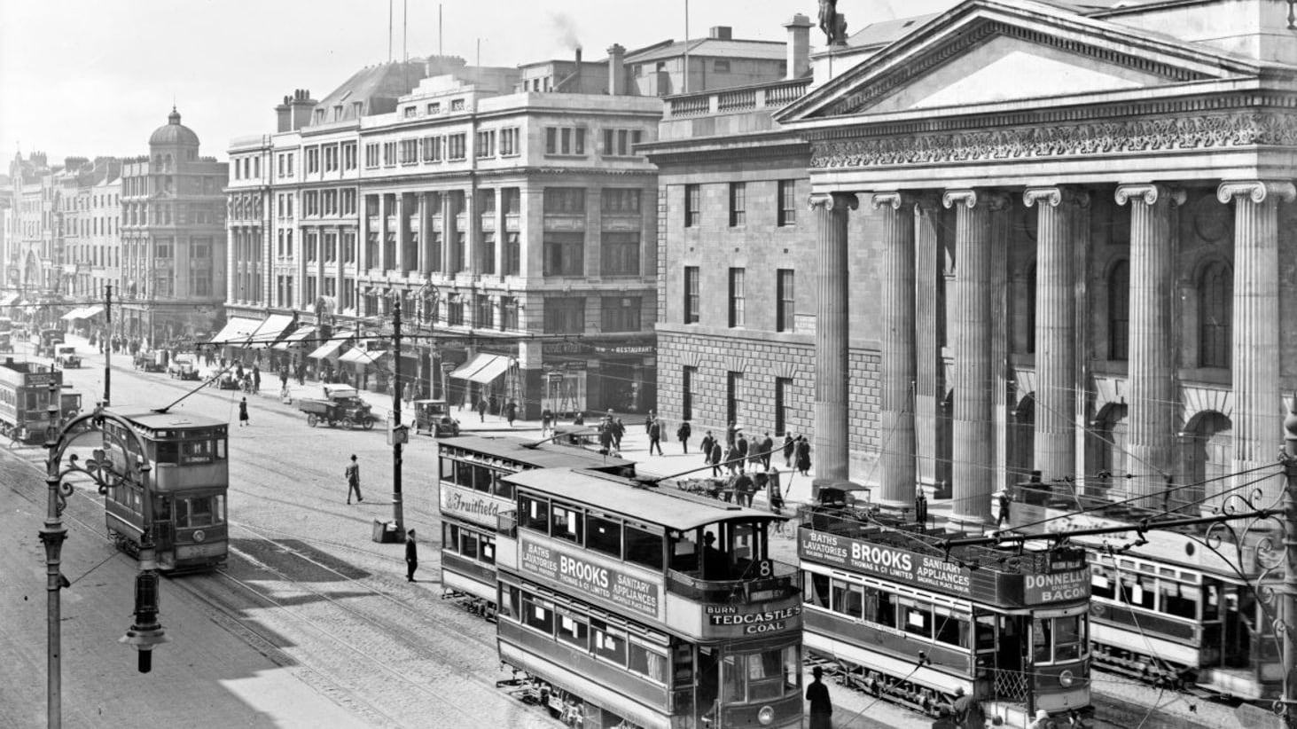 A view of the GPO and a busy O'Connell Street, in a photograph dated from the 1920s-1930s.
