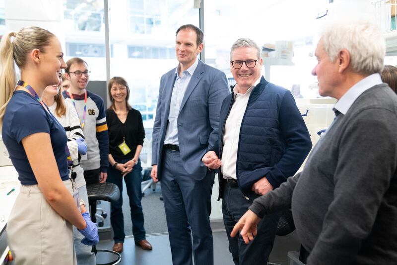 Sir Keir Starmer and Dr Dan Poulter at the Francis Crick Institute
