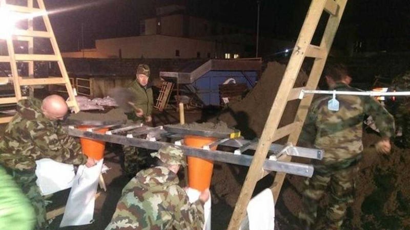 Troops from An Ch&eacute;ad Cath filling sandbags in Ballinasloe, Co Galway, to support flood relief efforts. Pic from Irish Defence Forces via Twitter 