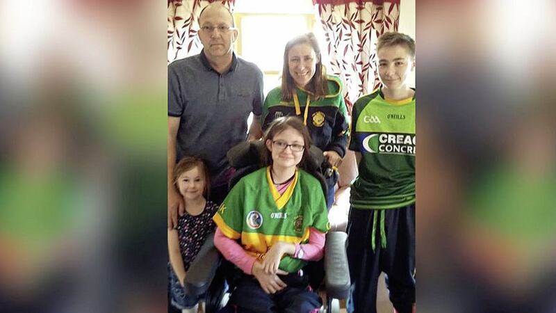 Mary O&#39;Neill (11) in her Kickhams Creggan colours at home with parents Kevin and Amelia, brother Fintan and sister Katie. Picture from Kickhams Creggan GAC 