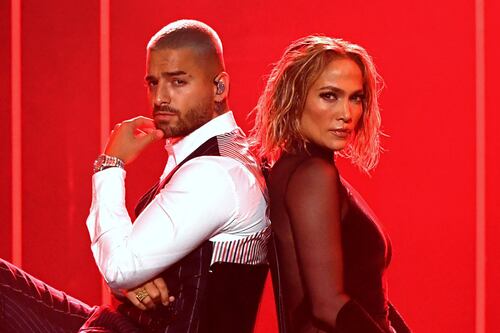 Jennifer Lopez delivers scorching performance at the AMAs