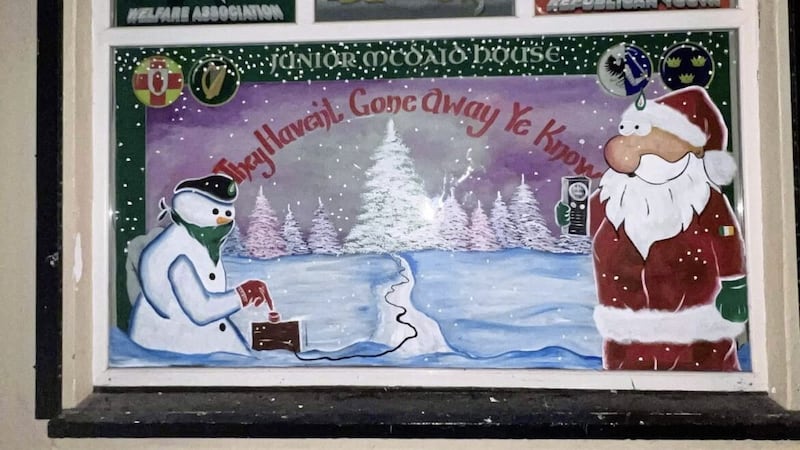 Unionists have condemned a paramilitary themed Christmas display at a Saoradh office in Derry 