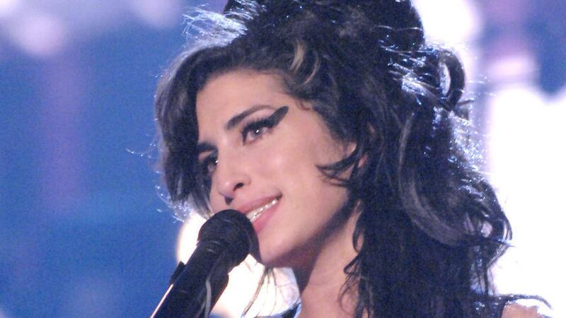Amy Winehouse performs Rehab during 2007 MTV Movie Awards in Los Angeles 