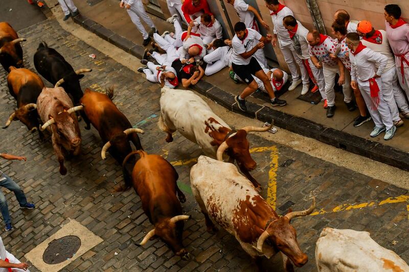 People avoid the bulls in in Pamplona 