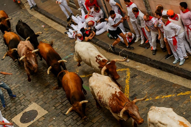 People avoid the bulls in in Pamplona 