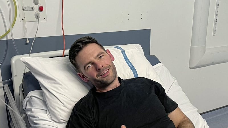 BBC NI&#39;s Rick Faragher pictured recovering from pneumonia in Belfast&#39;s Royal Victoria Hospital. Picture: Rick Faragher Twitter 