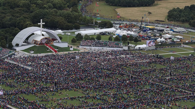 The crowd gathers at Phoenix Park in Dublin for the Pope's Mass&nbsp;