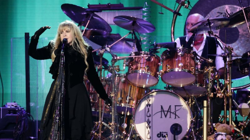 Stevie Nicks joined Tom Petty And The Heartbreakers to sing Stop Draggin’ My Heart Around.
