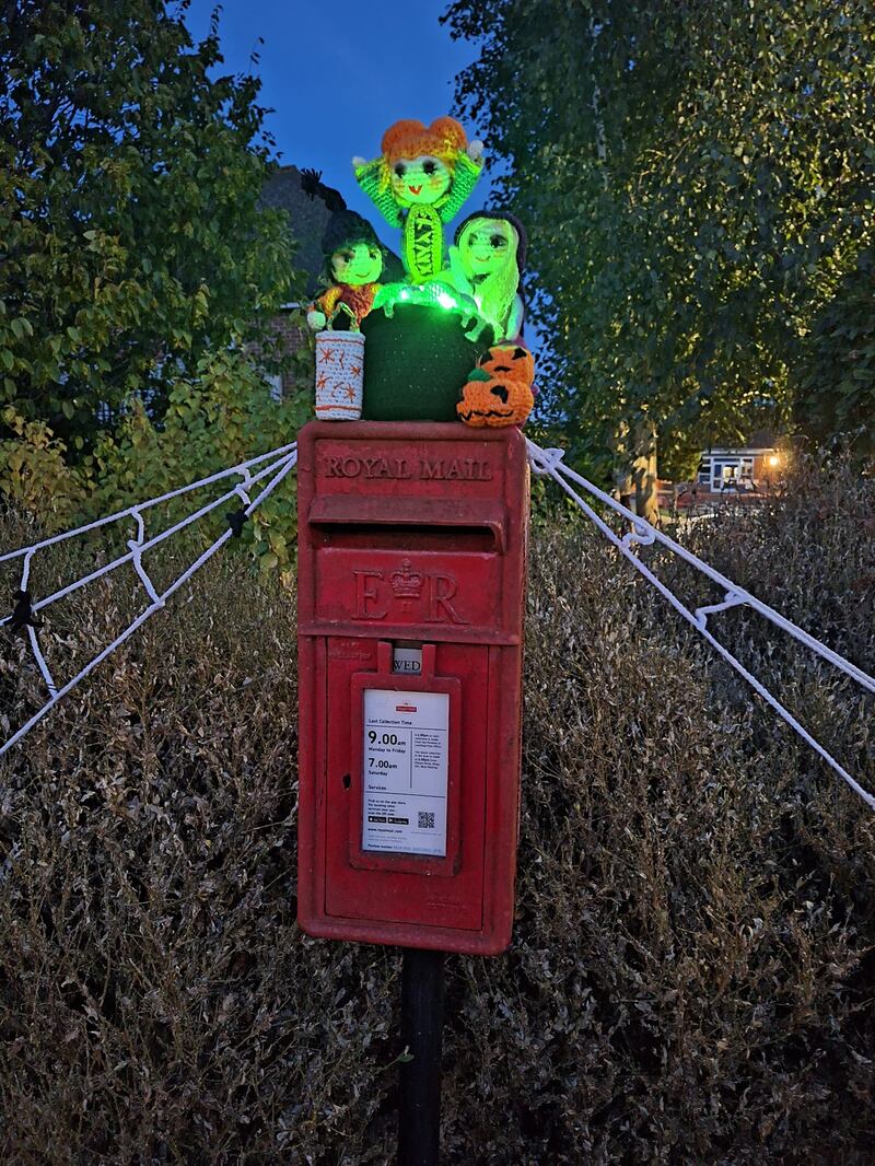 Characters on top of postbox glowing 