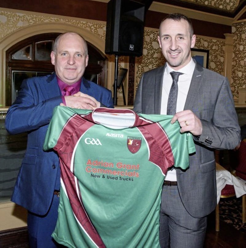 Loch M&oacute;r D&aacute;l gCais held their inaugural dinner dance and awards night at the Ballymac Hotel last Friday. They were joined on the night by Kilkenny hurling legend and eight-time All-Ireland champion Eoin Larkin. Eoin was presented with a club jersey by chairman Neil Morgan 