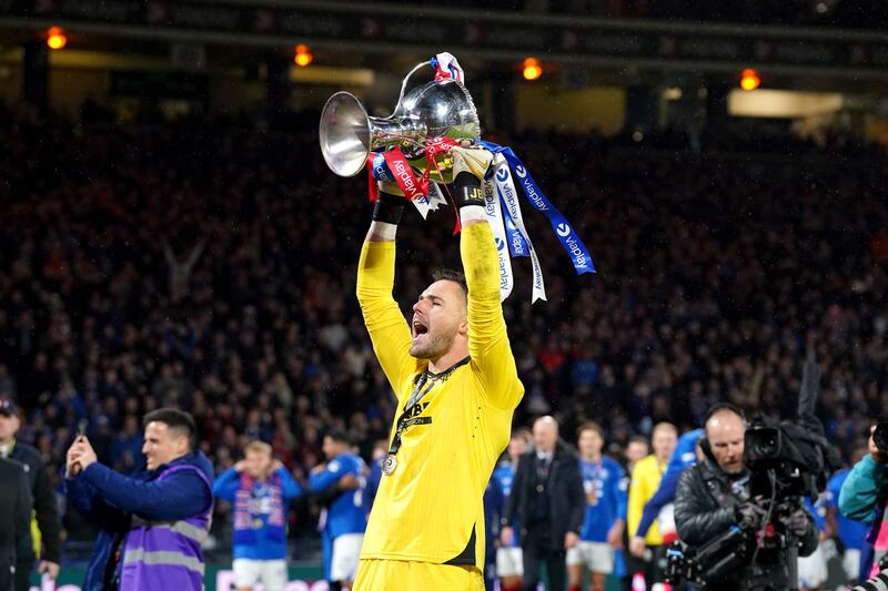 Jack Butland celebrates with the League Cup trophy