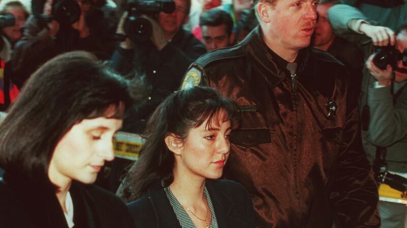 Lorena Bobbitt (centre) arrives for her trial