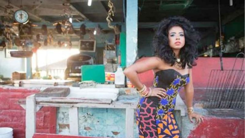 Kelis has two eyebrows and isn&#39;t wearing gym gear so you can approach her 