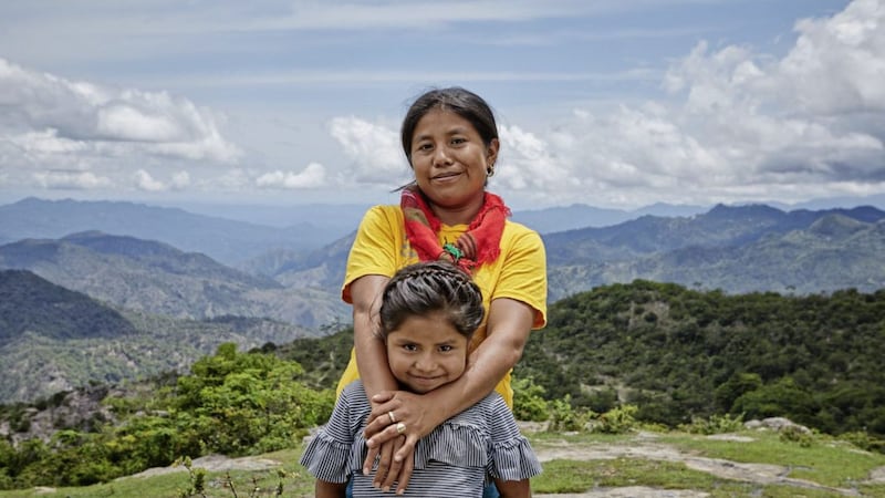 Mar&iacute;a Fel&iacute;cita L&oacute;pez (31) and her daughter Hilda (8). Mar&iacute;a is opposed to the Los Encinos hydroelectric project in La Paz. Picture from Tr&oacute;caire 