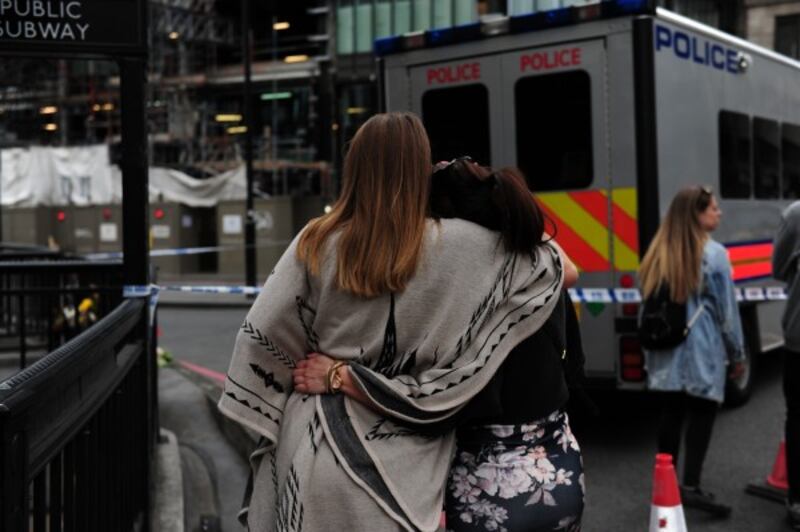 Women lat tributes for London Bridge victims
