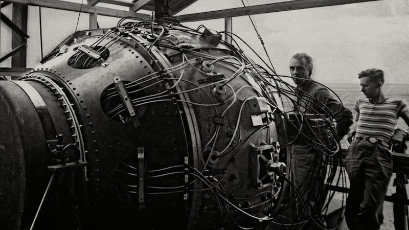 American scientists test the first atomic bomb in the Arizona desert