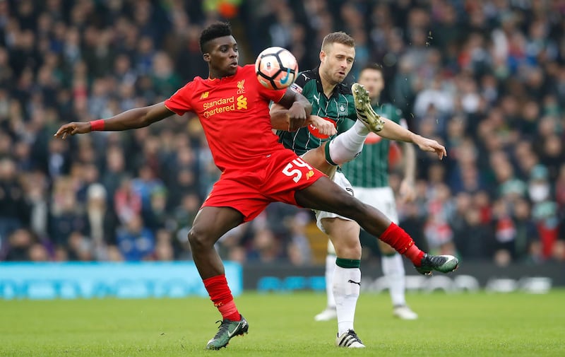 &nbsp;Liverpool's Sheyi Ojo (left) and Plymouth Argyle's David Fox battle for the ball