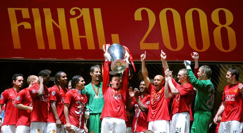 Wayne Rooney lifts the Champions League trophy with Manchester United