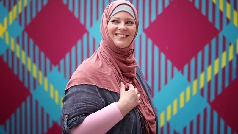 Accidentally Muslim tells the story of Lauren Booth’s conversion to Islam after visiting Palestine and opposing the Iraq war.